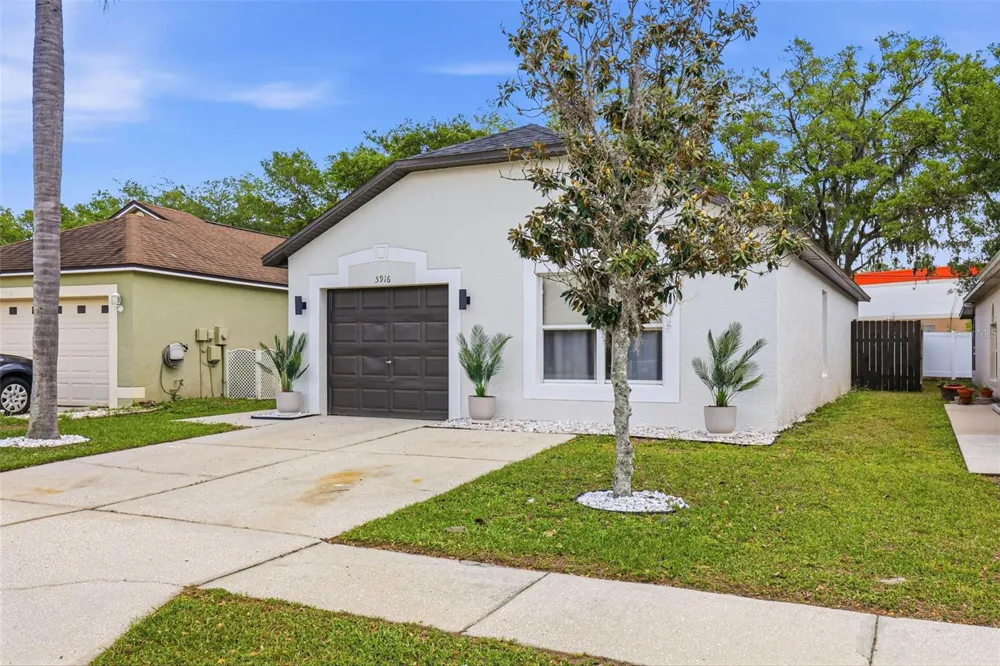 5916 LAKE FRONT DRIVE Wesley Chapel, FL 33545