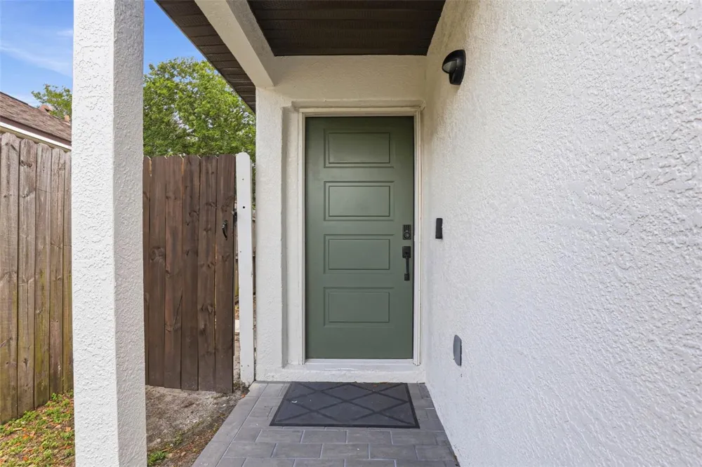 5916 LAKE FRONT DRIVE Wesley Chapel, FL 33545