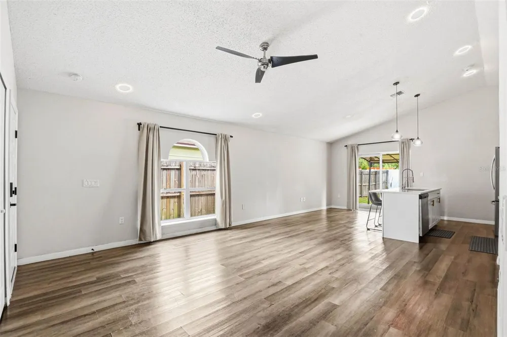 5916 LAKE FRONT DRIVE Wesley Chapel, FL 33545