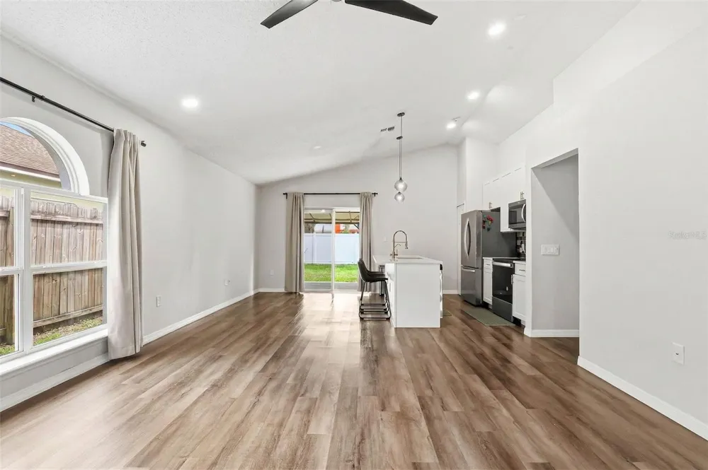 5916 LAKE FRONT DRIVE Wesley Chapel, FL 33545