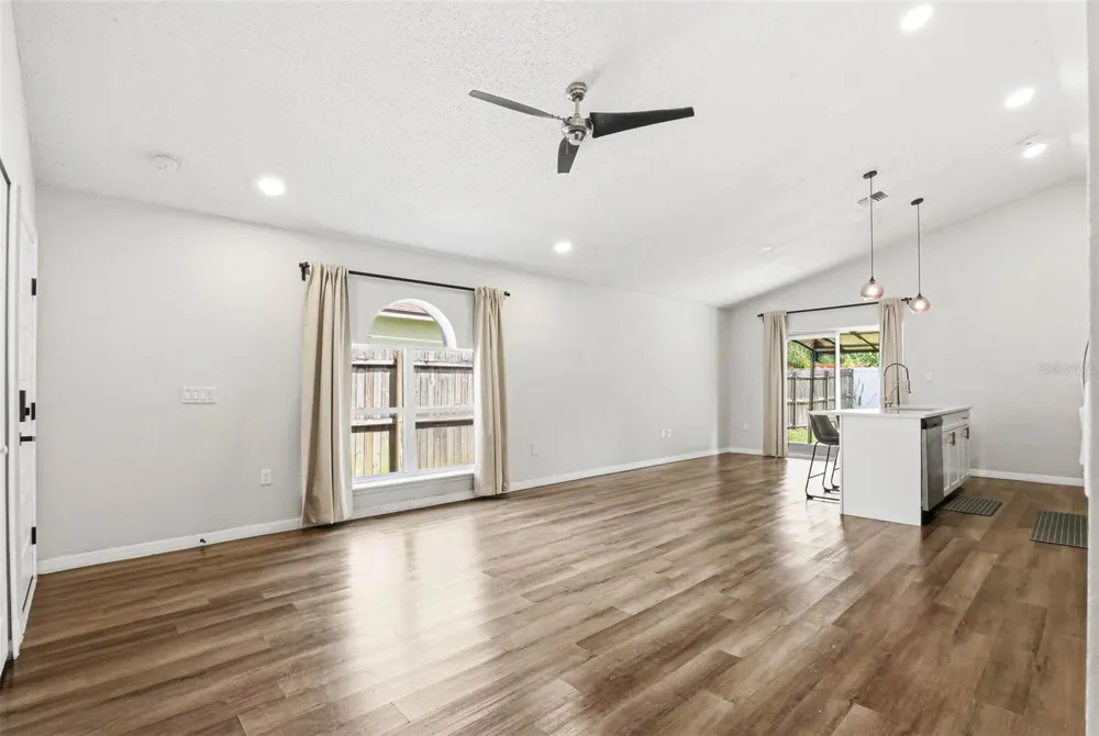 5916 LAKE FRONT DRIVE Wesley Chapel, FL 33545