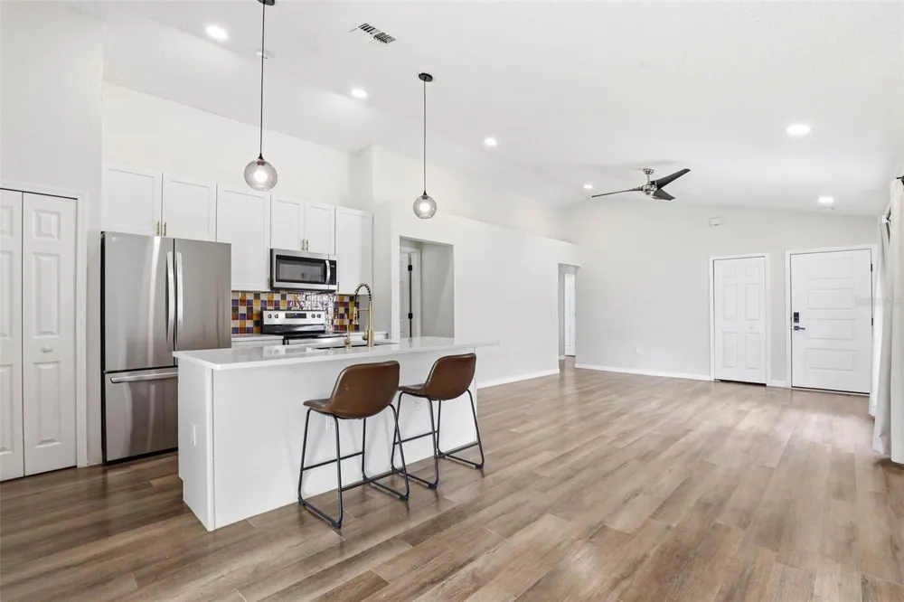 5916 LAKE FRONT DRIVE Wesley Chapel, FL 33545