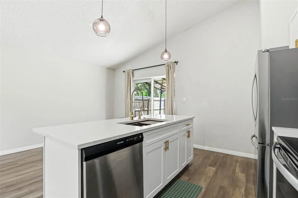 5916 LAKE FRONT DRIVE Wesley Chapel, FL 33545