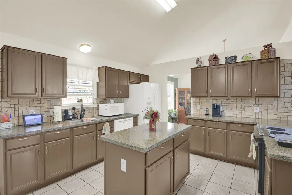 107 Taylor Drive Spicewood, TX 78669