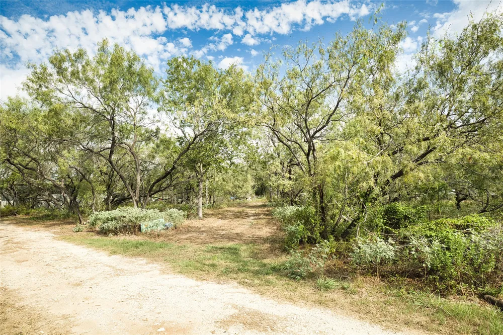 2900 Salt Flat Road Luling, TX 78648
