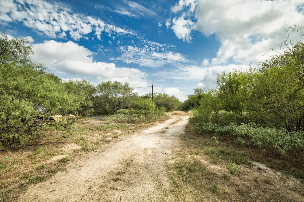 2900 Salt Flat Road Luling, TX 78648