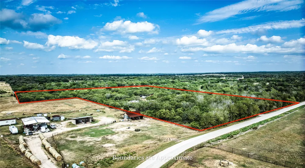 2900 Salt Flat Road Luling, TX 78648