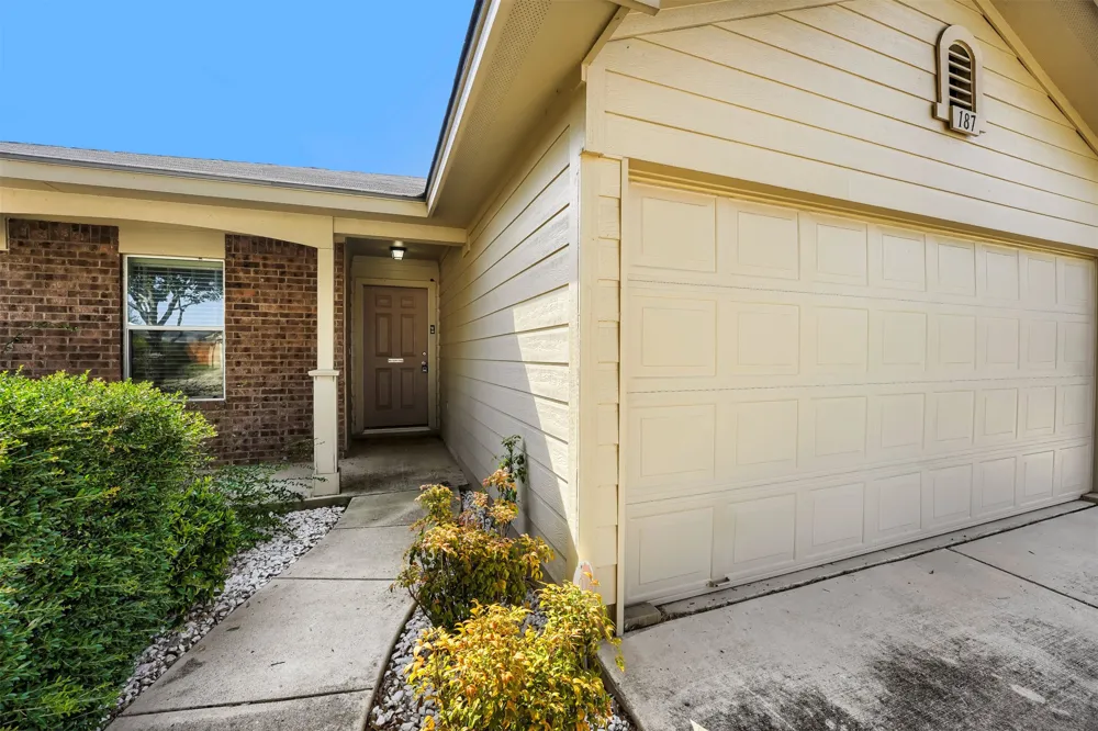 187 Ames Cove Kyle, TX 78640