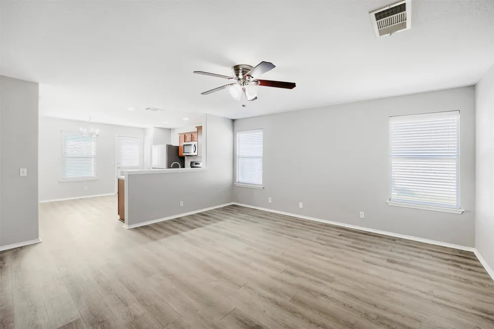 187 Ames Cove Kyle, TX 78640