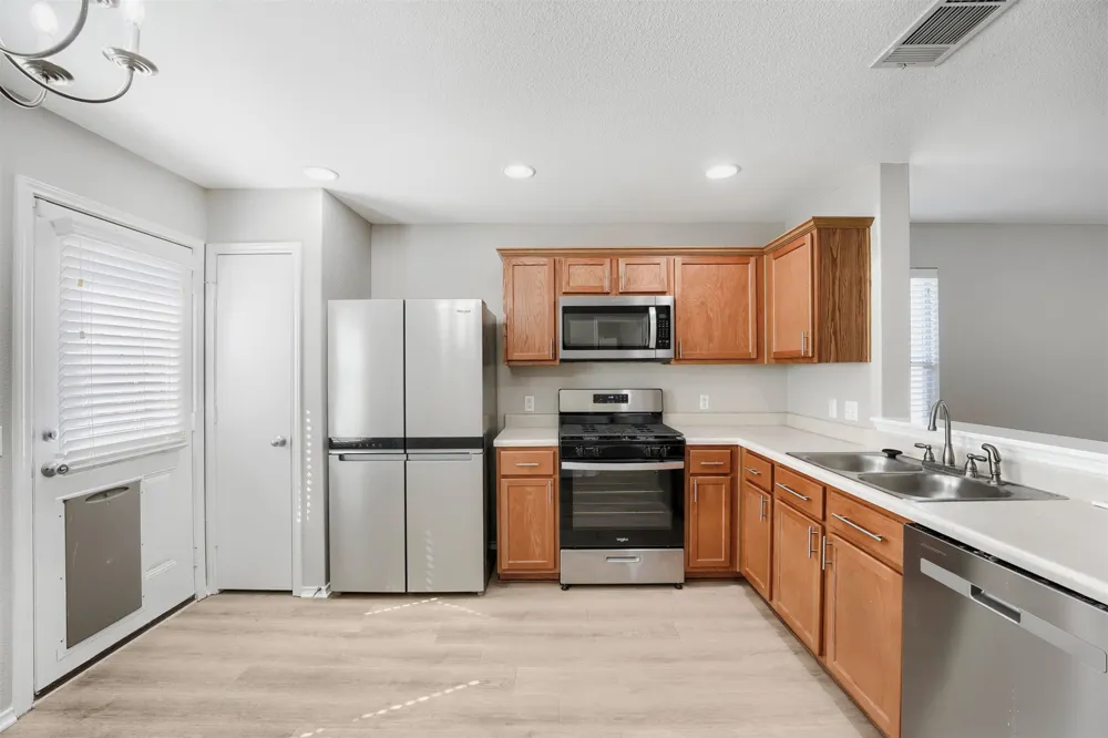 187 Ames Cove Kyle, TX 78640