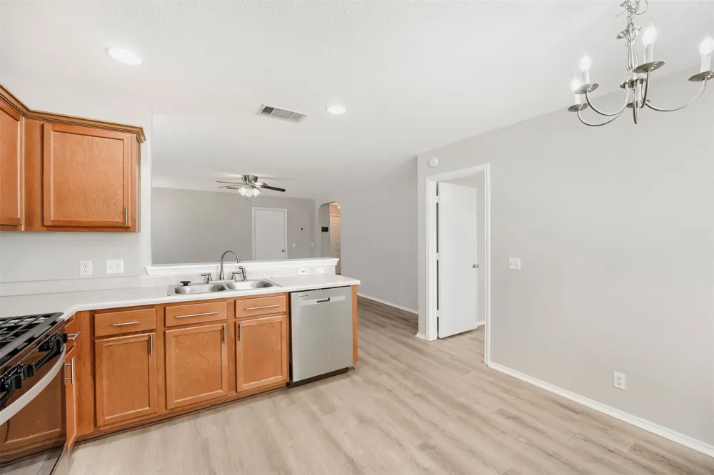 187 Ames Cove Kyle, TX 78640