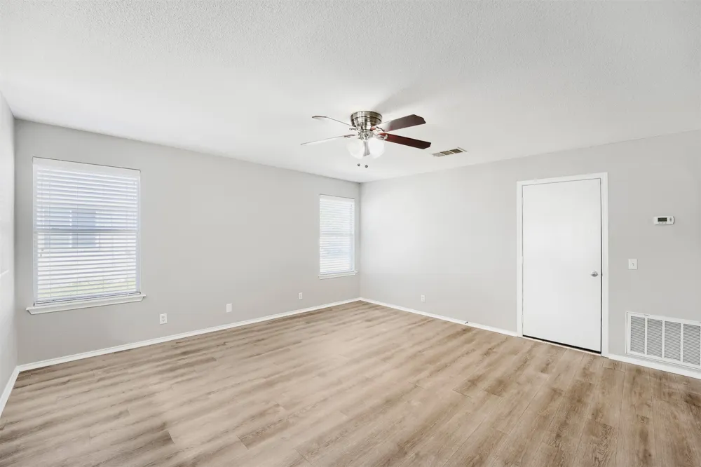 187 Ames Cove Kyle, TX 78640