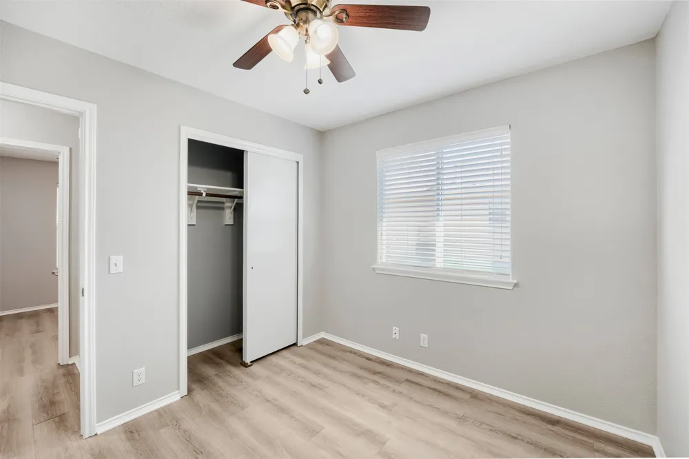 187 Ames Cove Kyle, TX 78640