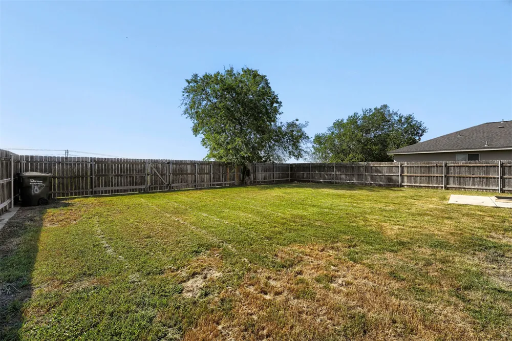 187 Ames Cove Kyle, TX 78640