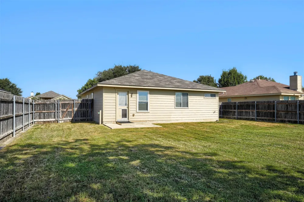 187 Ames Cove Kyle, TX 78640