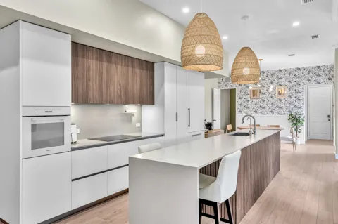 8289 NW 38TH STREET