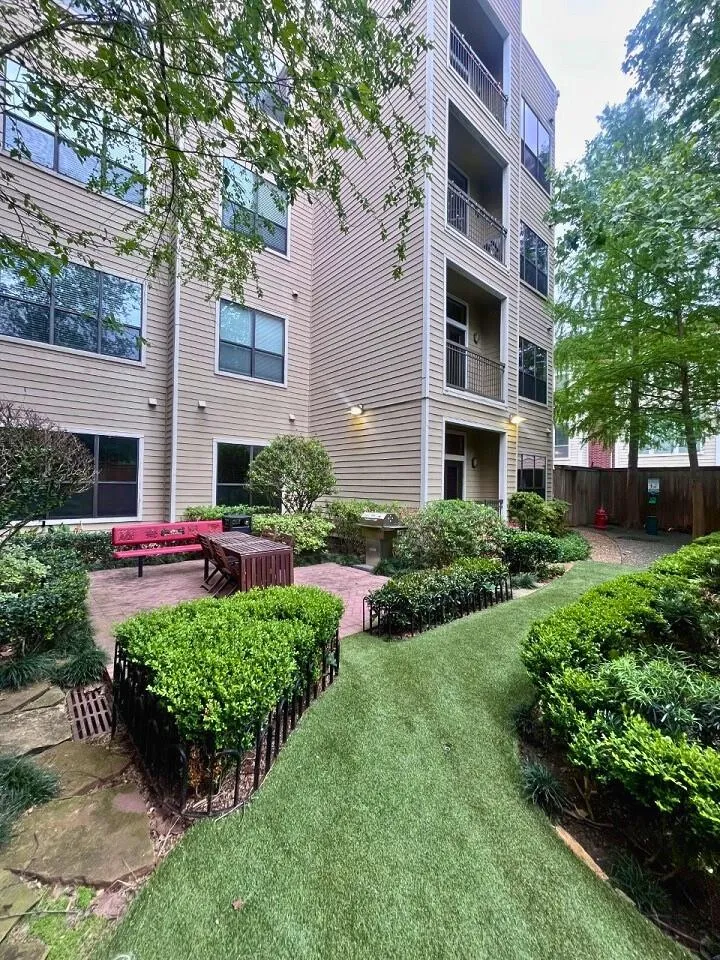 2700 Brazos Street #1411 Houston, TX 77006