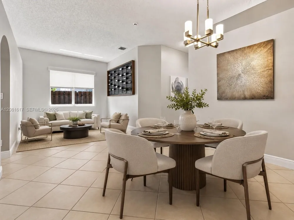 1521 SW 194th Ter Pembroke Pines, FL 33029
