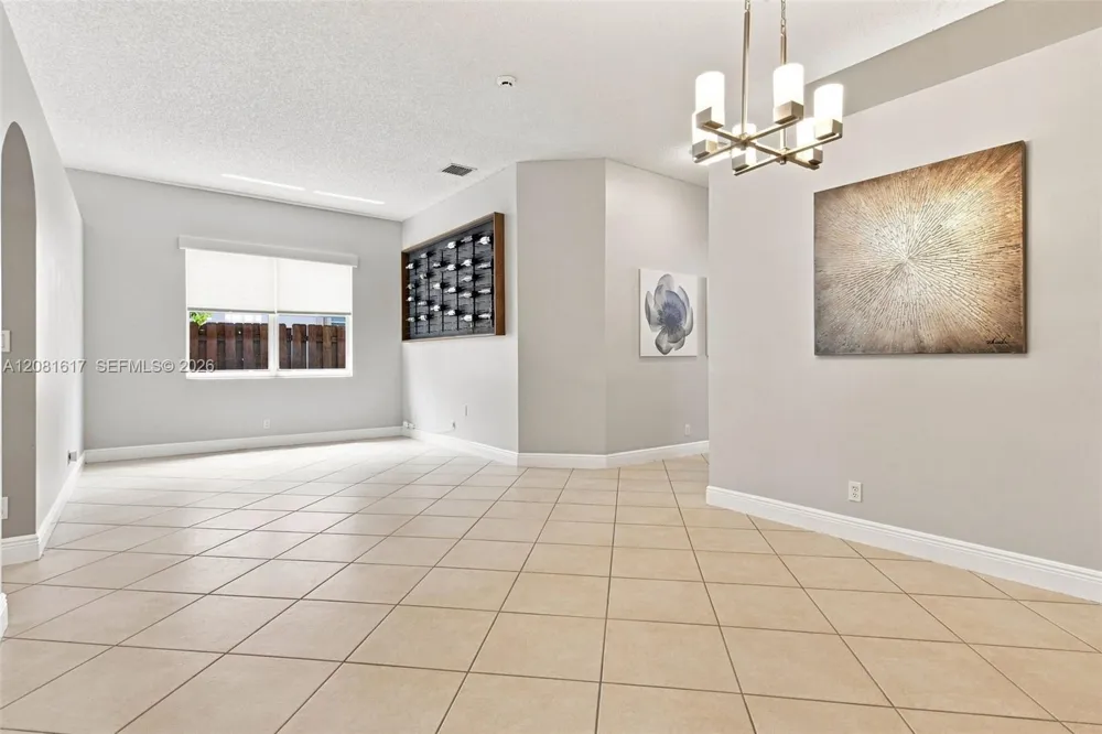 1521 SW 194th Ter Pembroke Pines, FL 33029