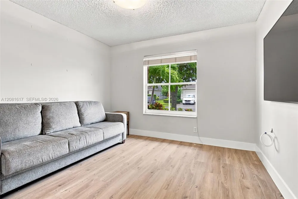 1521 SW 194th Ter Pembroke Pines, FL 33029