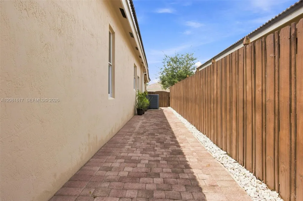 1521 SW 194th Ter Pembroke Pines, FL 33029