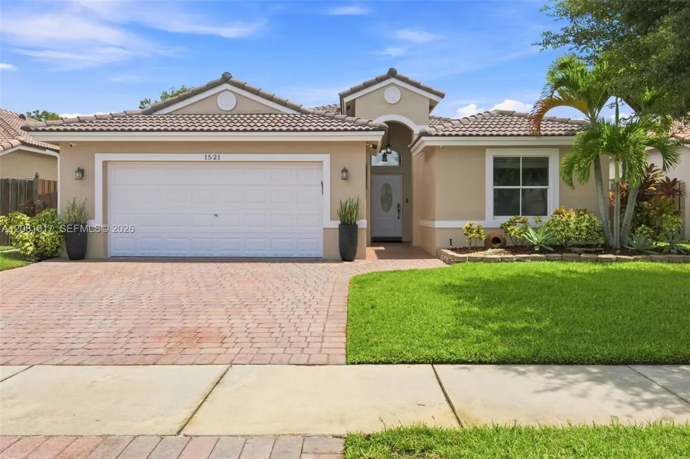 1521 SW 194th Ter Pembroke Pines, FL 33029