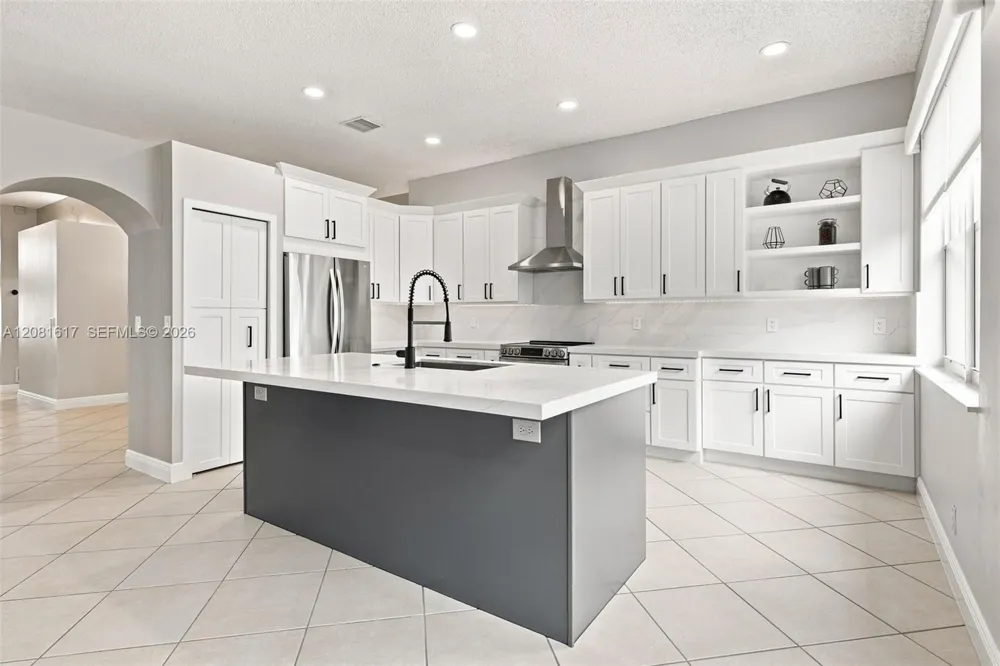 1521 SW 194th Ter Pembroke Pines, FL 33029