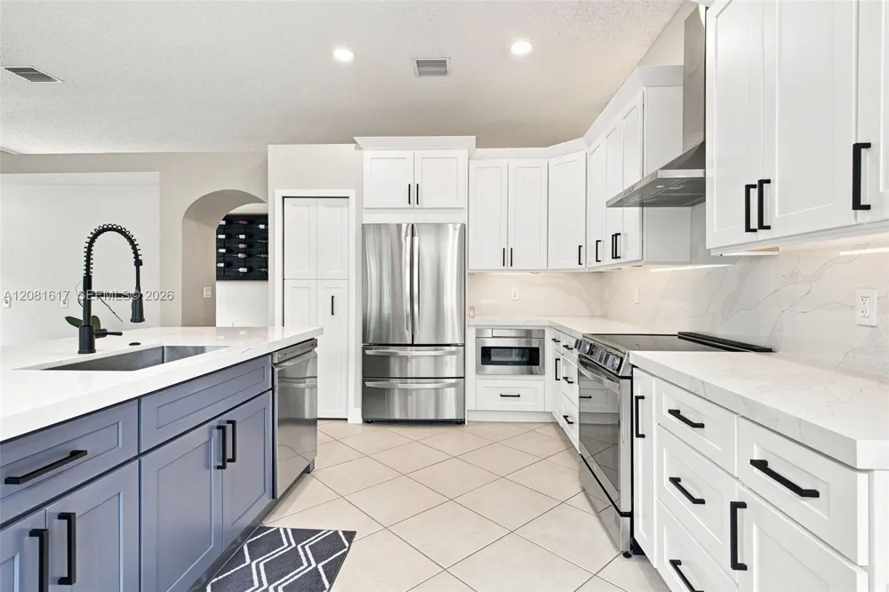 1521 SW 194th Ter Pembroke Pines, FL 33029