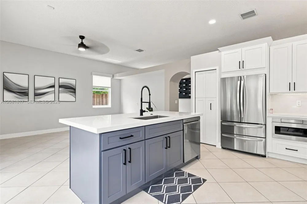1521 SW 194th Ter Pembroke Pines, FL 33029