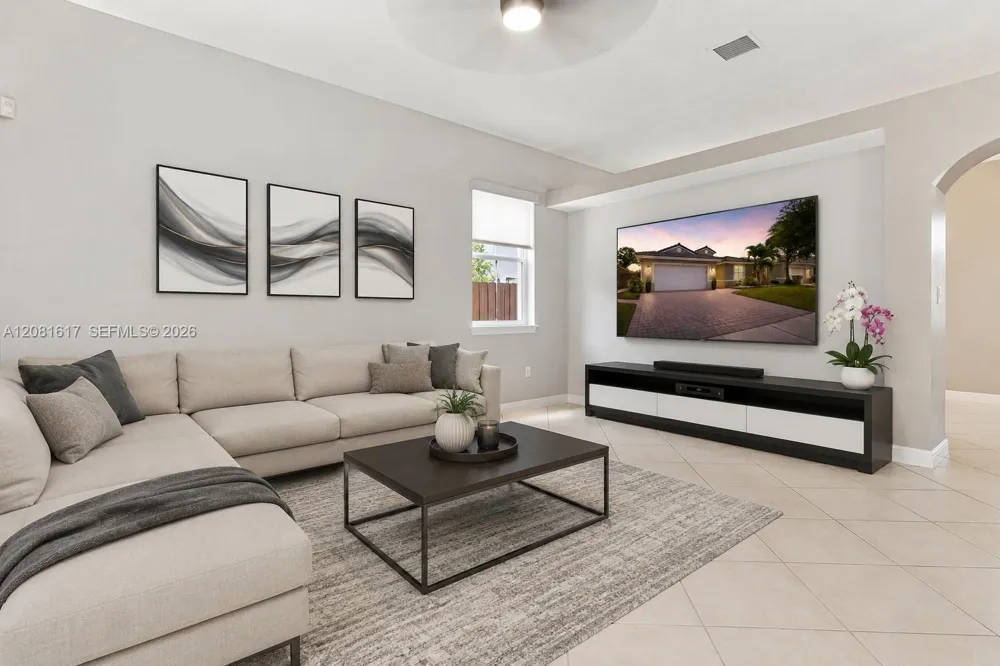 1521 SW 194th Ter Pembroke Pines, FL 33029