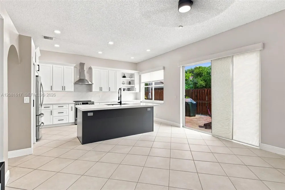 1521 SW 194th Ter Pembroke Pines, FL 33029