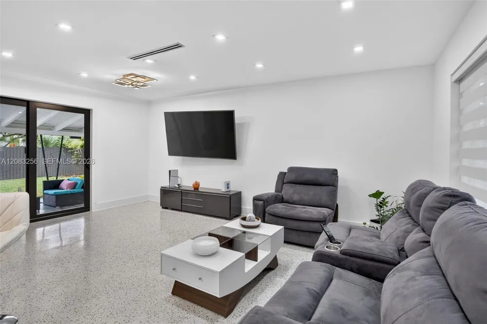 20310 NE 14th Ave Miami, FL 33179