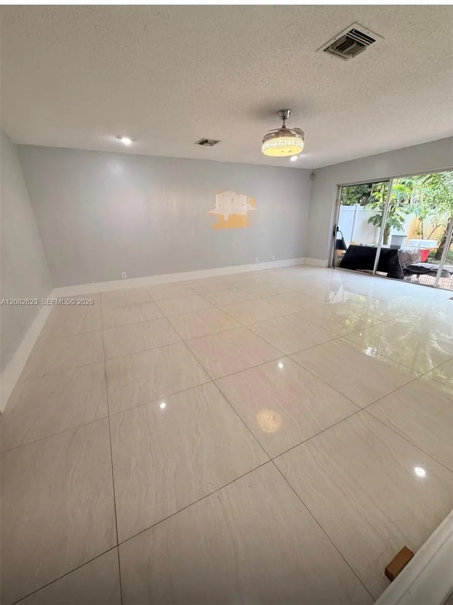 10151 SW 9th Ln #10151 Pembroke Pines, FL 33025