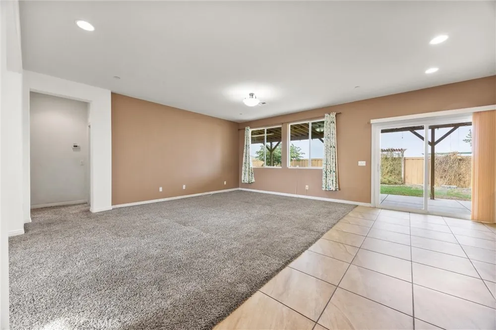8209 Coral Point Court Bakersfield, CA 93313