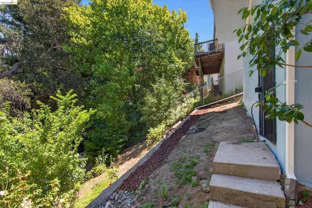 6138 Oakdale Oakland, CA 94605