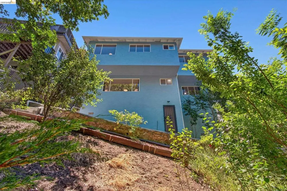6138 Oakdale Oakland, CA 94605