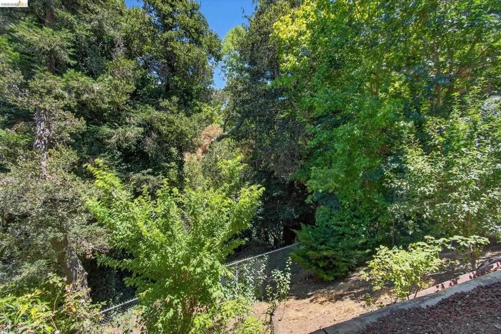 6138 Oakdale Oakland, CA 94605