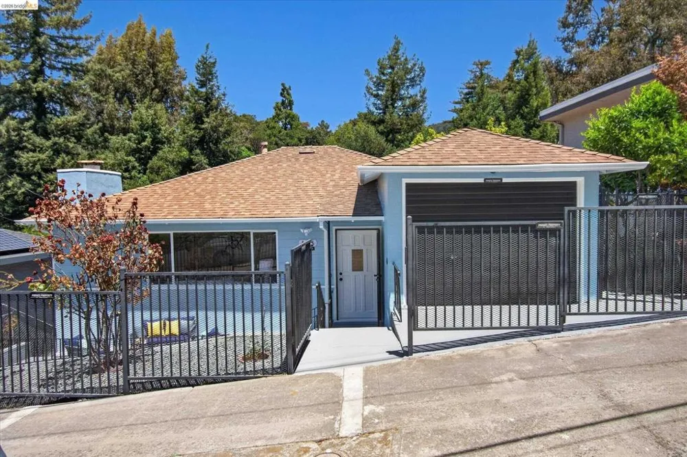 6138 Oakdale Oakland, CA 94605
