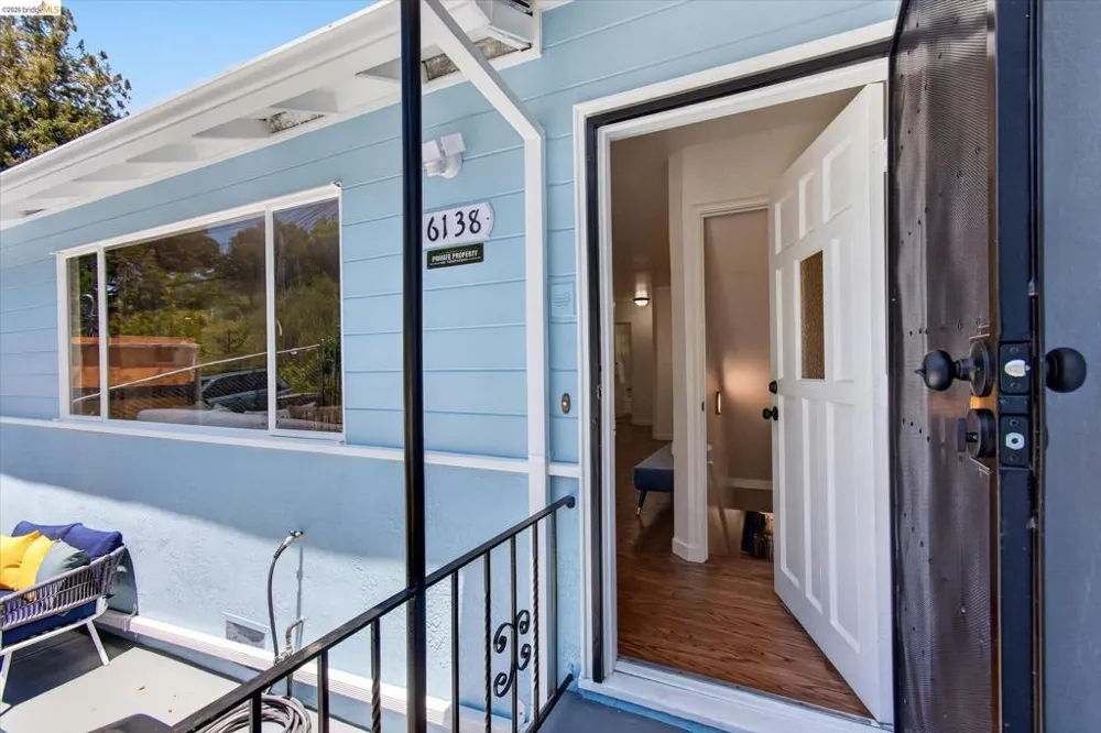 6138 Oakdale Oakland, CA 94605
