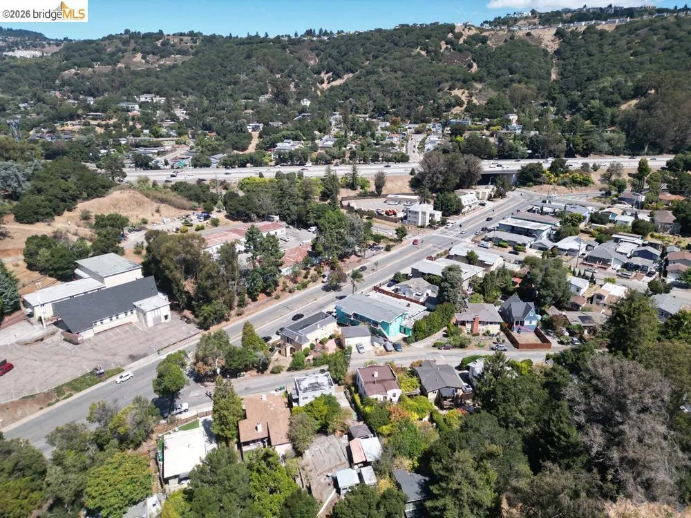 6138 Oakdale Oakland, CA 94605