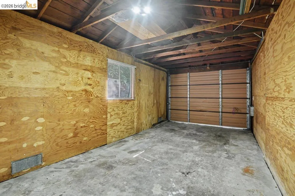 6138 Oakdale Oakland, CA 94605