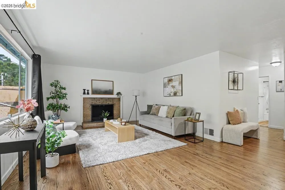 6138 Oakdale Oakland, CA 94605