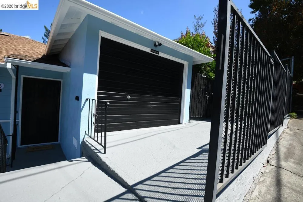 6138 Oakdale Oakland, CA 94605