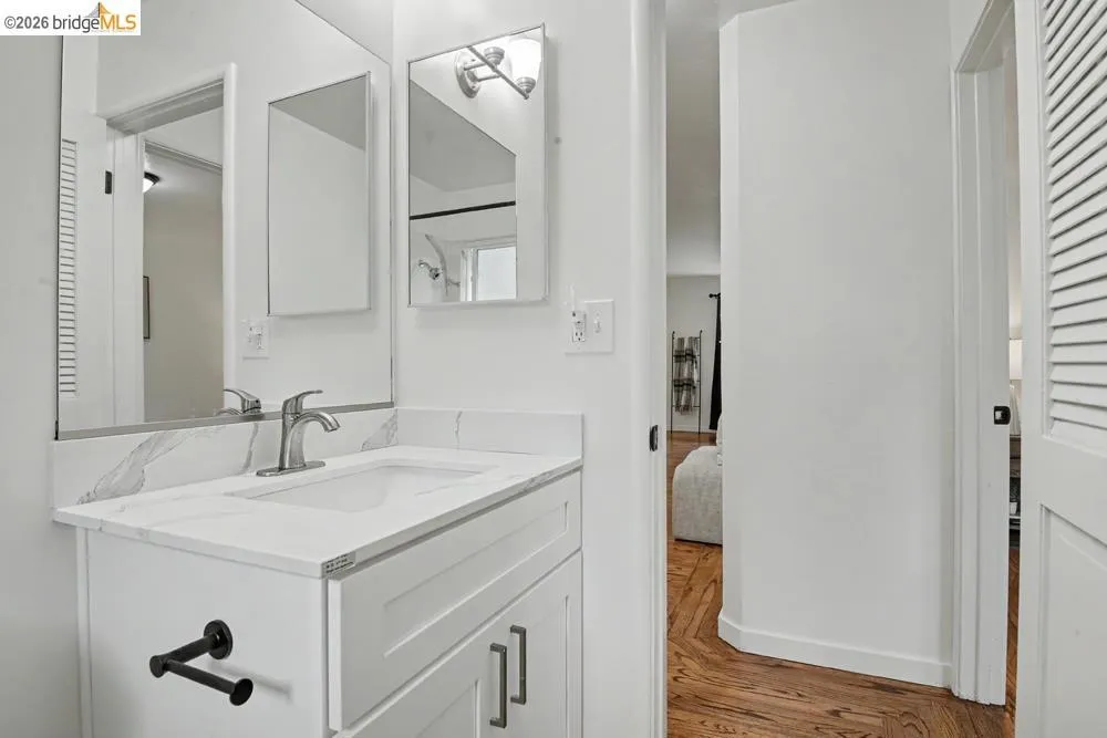 6138 Oakdale Oakland, CA 94605
