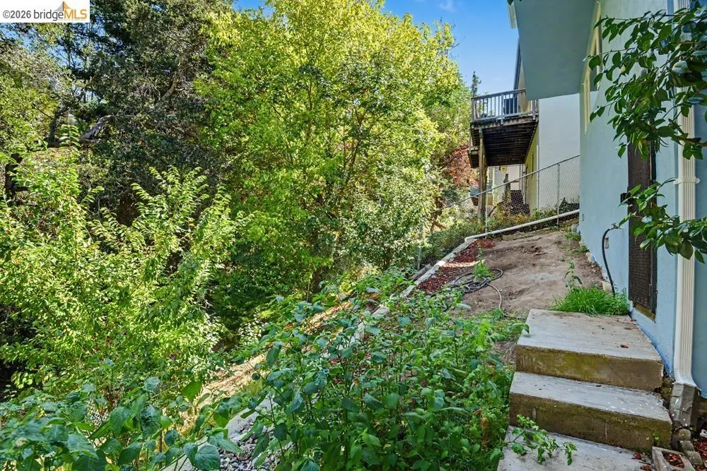 6138 Oakdale Oakland, CA 94605