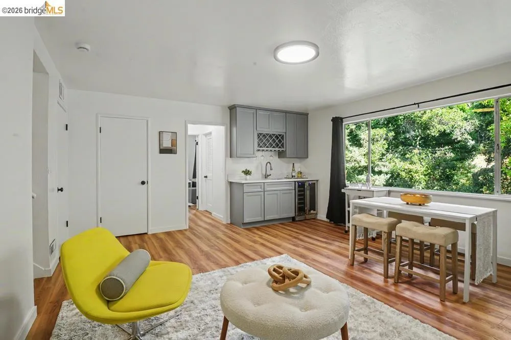6138 Oakdale Oakland, CA 94605