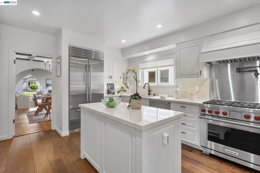 1529 Gibbons Dr Alameda, CA 94501