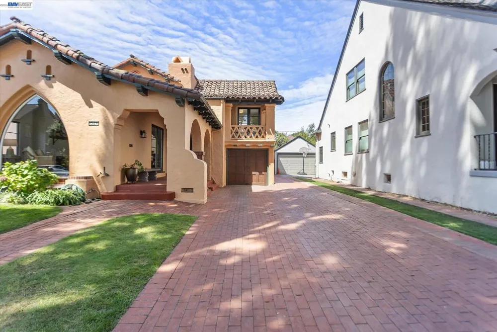 1529 Gibbons Dr Alameda, CA 94501