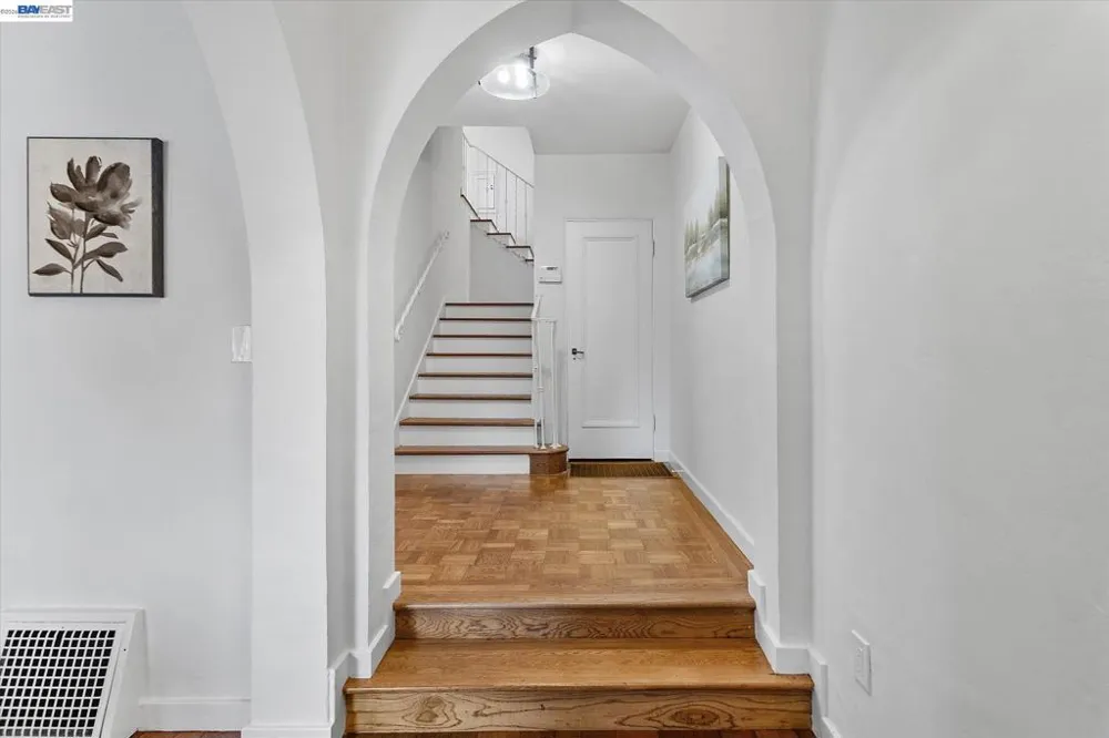 1529 Gibbons Dr Alameda, CA 94501