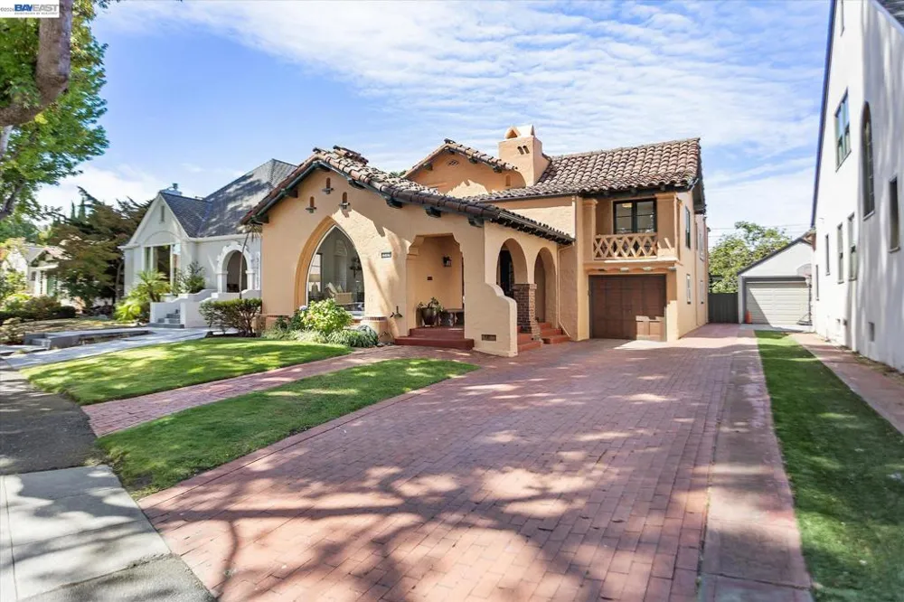 1529 Gibbons Dr Alameda, CA 94501